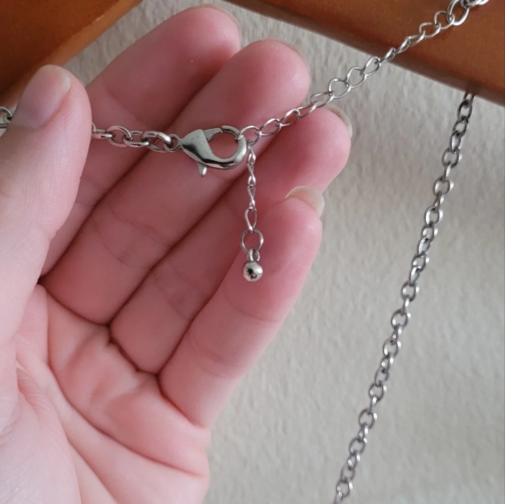 Statement necklace with adjustable clasp